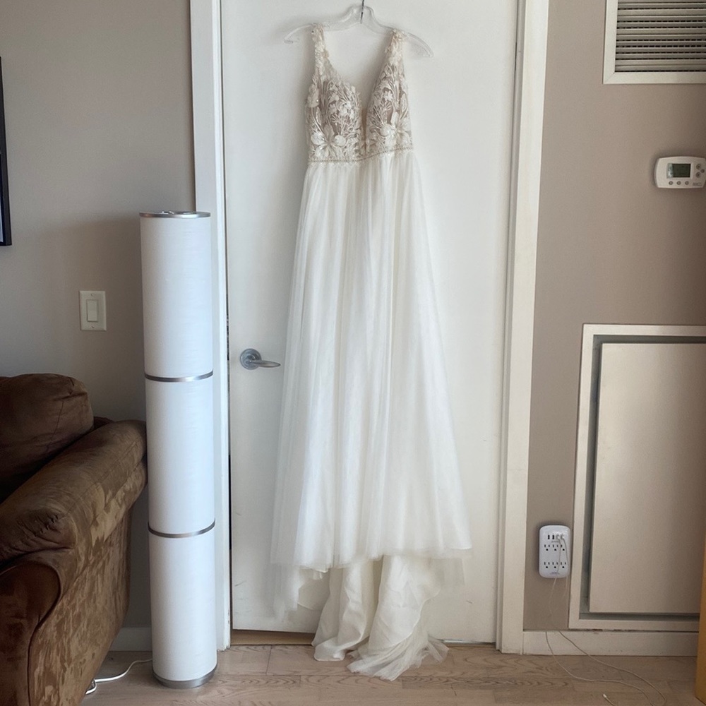 Beautiful Lillian West wedding dress!! Brand new/never worn/ tags